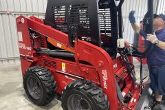 790kg-Skid-Steer-Loader-Enclosed-Cab-2